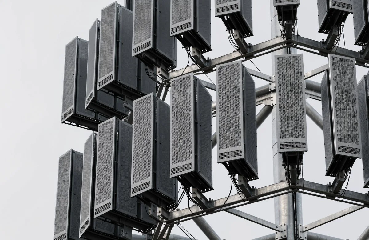 Antennenpaneele eines Mobilfunkmastes